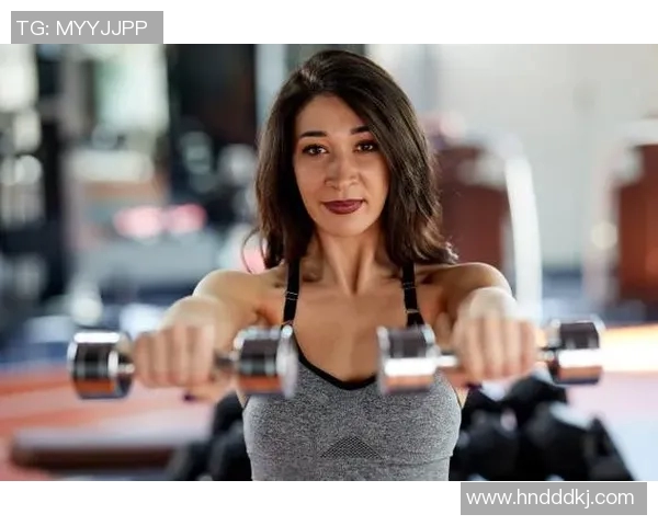 哑铃女生健身指南如何科学有效地塑造完美身材与增强力量